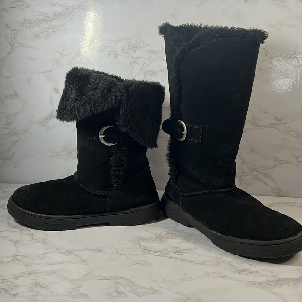 Cool Comfy Buckle Boots. Suede Leather Upper w/ faux furry liner by Melrose Ave